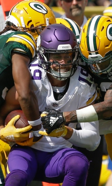 Carlson misses 2 FGs in OT, Vikings and Packers tie